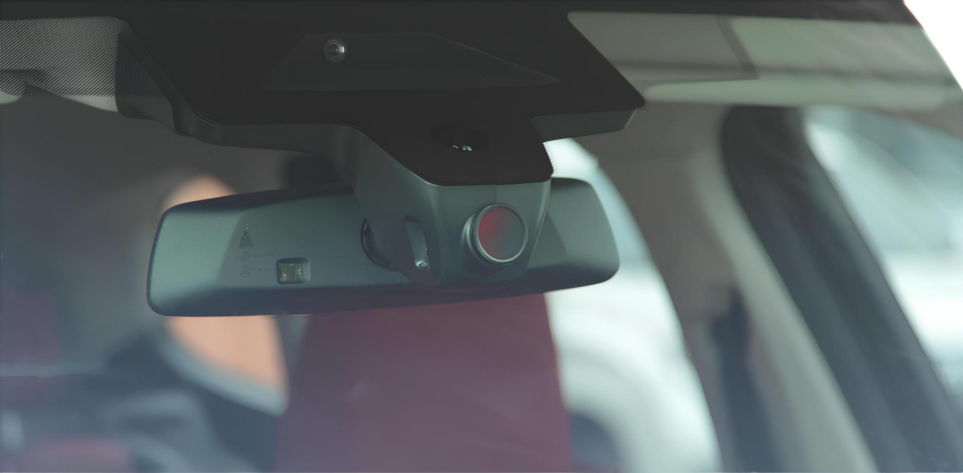 双镜头行车记录仪